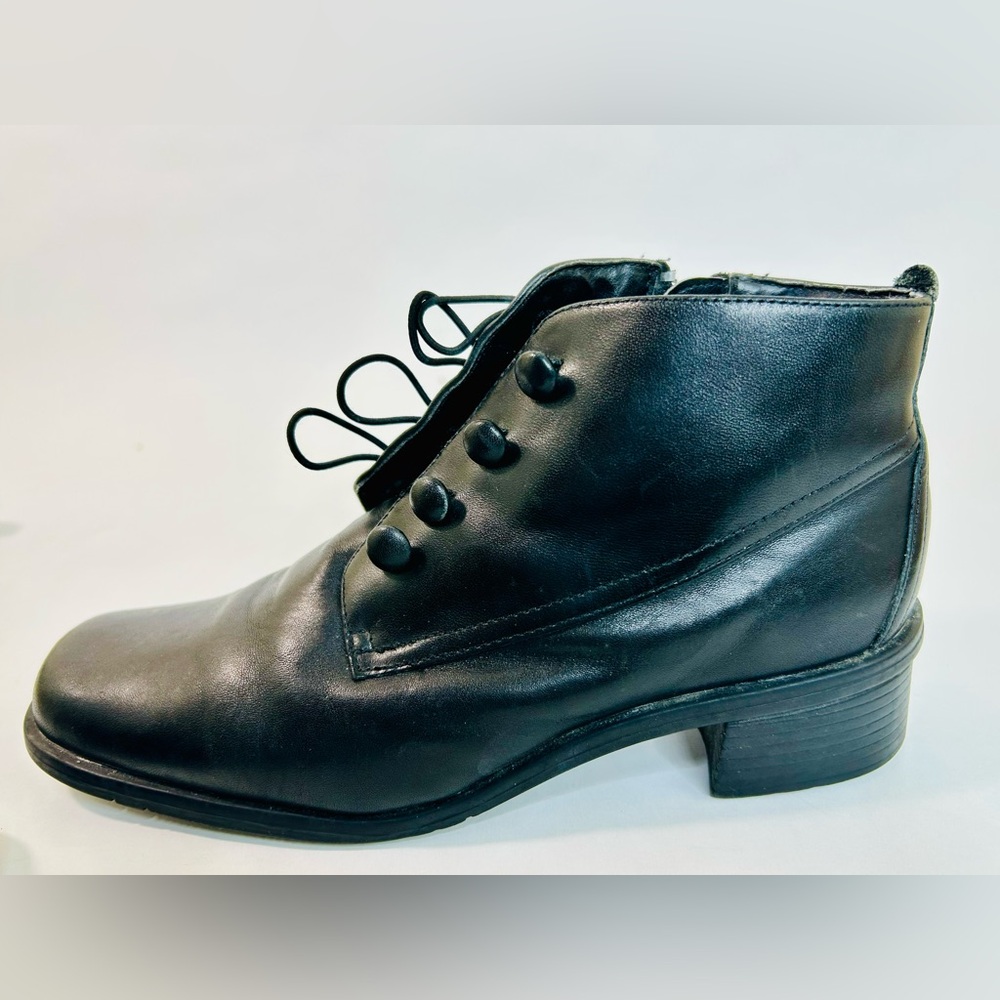 Liz Baker Black Leather Ankle Boots with Victorian Style Loop and Buttons sz 7 - Picture 9 of 12